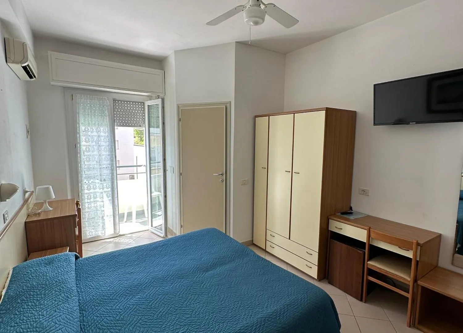 Hotel La Plage Cattolica 3*,